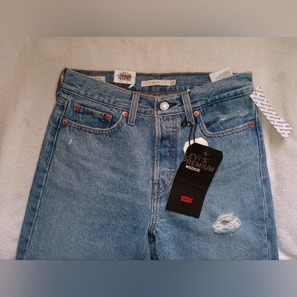 🆕Levi's Urban Outfitters High Rise Wedgie Jeans Distressed Ripped Size 26 - Picture 2 of 14